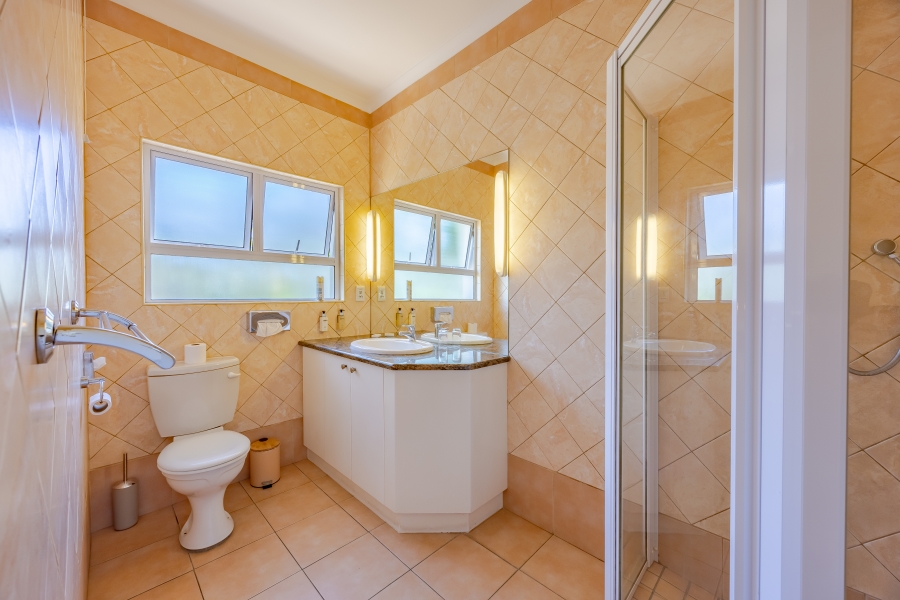 5 Bedroom Property for Sale in Milnerton Central Western Cape